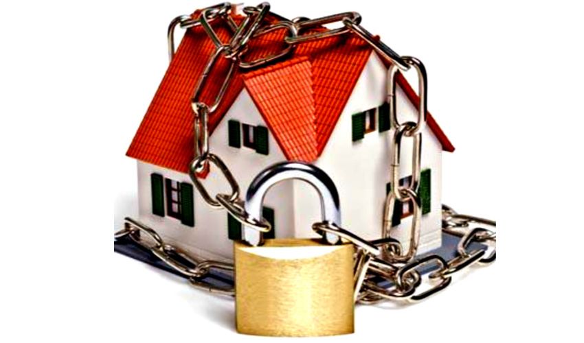 Gekeurde cilinder in stevig beslag aan een woning in Zandvoort Gekeurde cilinder in stevig beslag aan een woning in Zandvoort